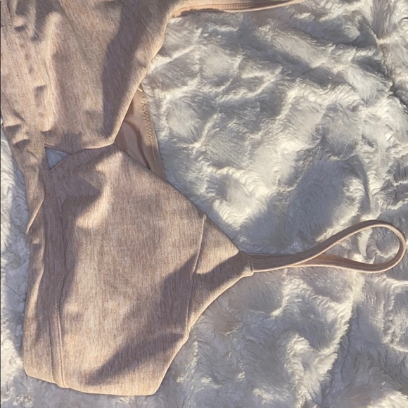 Alo yoga bra - Picture 2 of 6